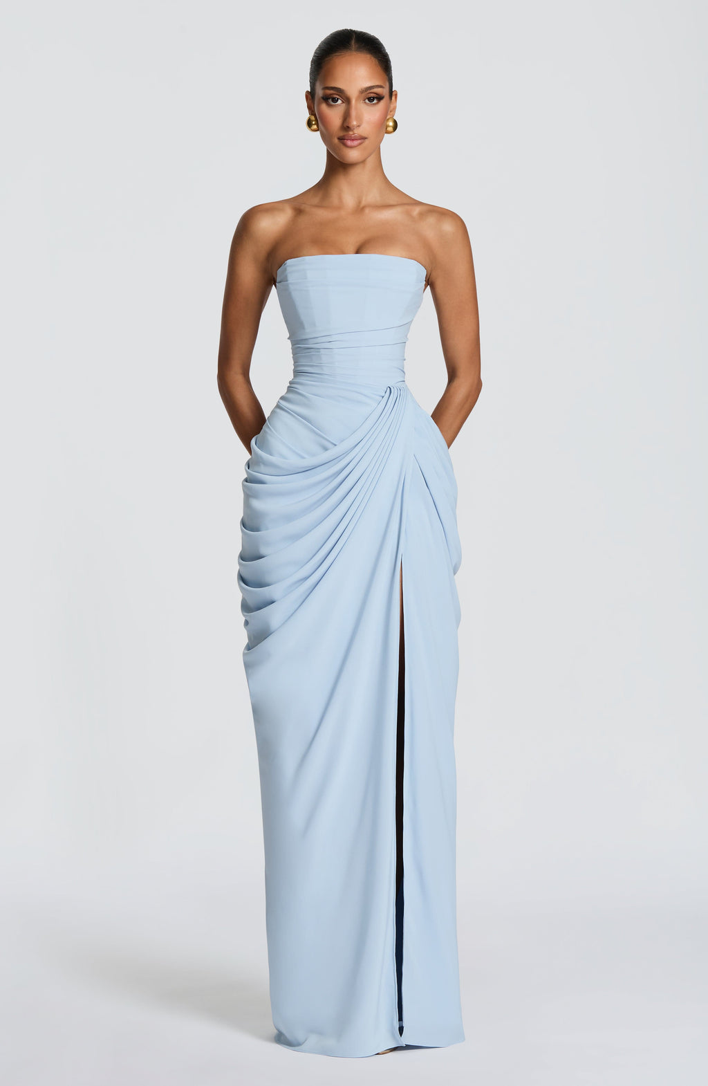 Vestido maxi sin tirantes con corset y drapeado asimétrico