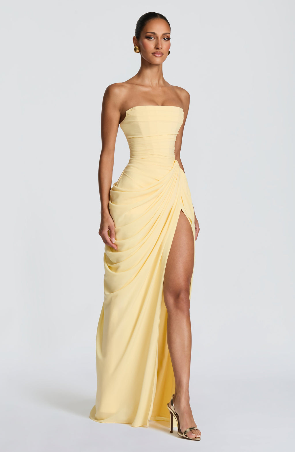 Vestido maxi sin tirantes con corset y drapeado asimétrico