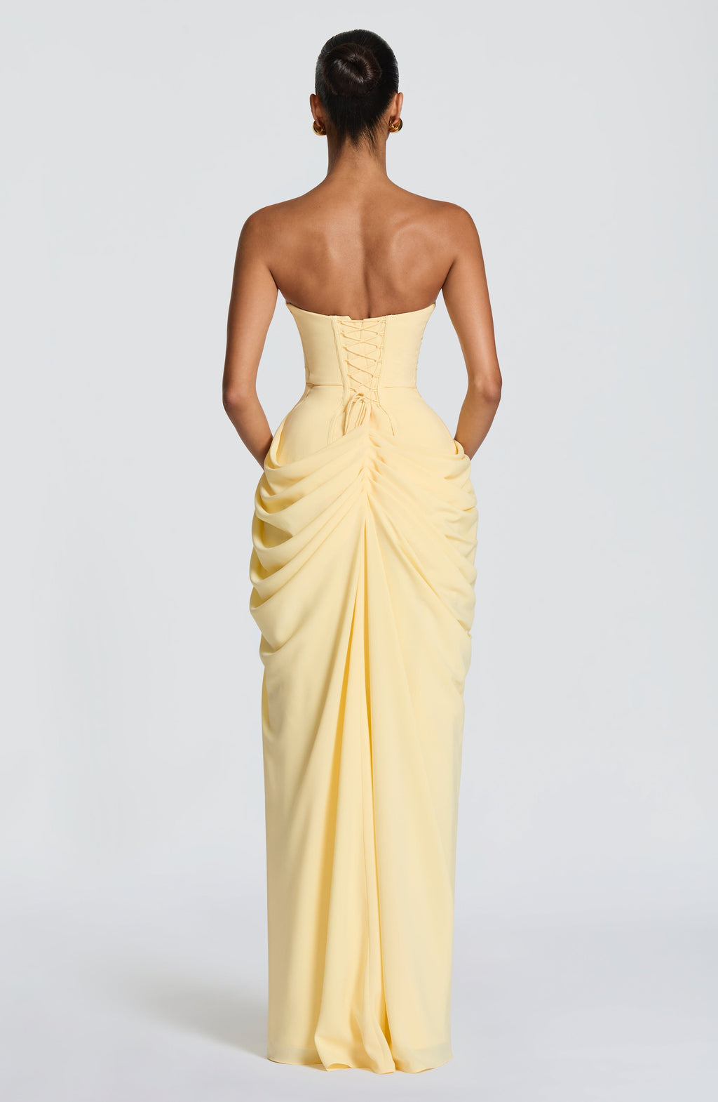Vestido maxi sin tirantes con corset y drapeado asimétrico