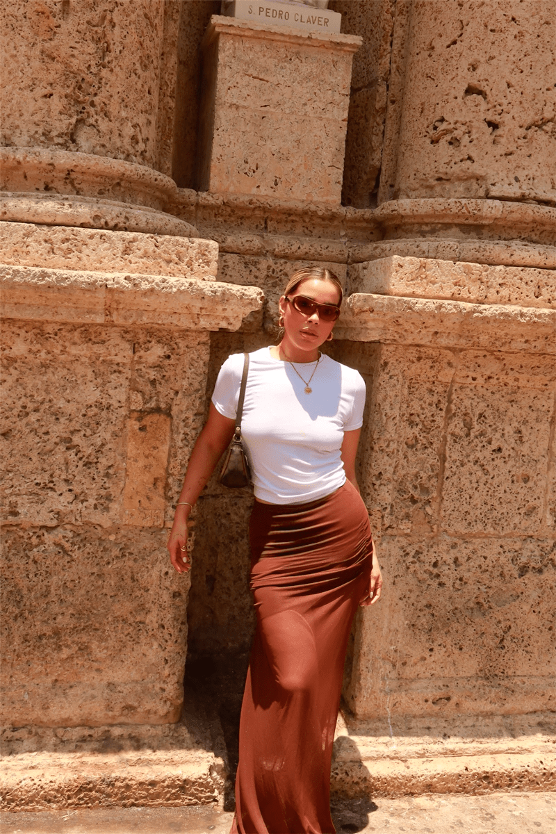 Camiseta  + Crop Top  + Falda