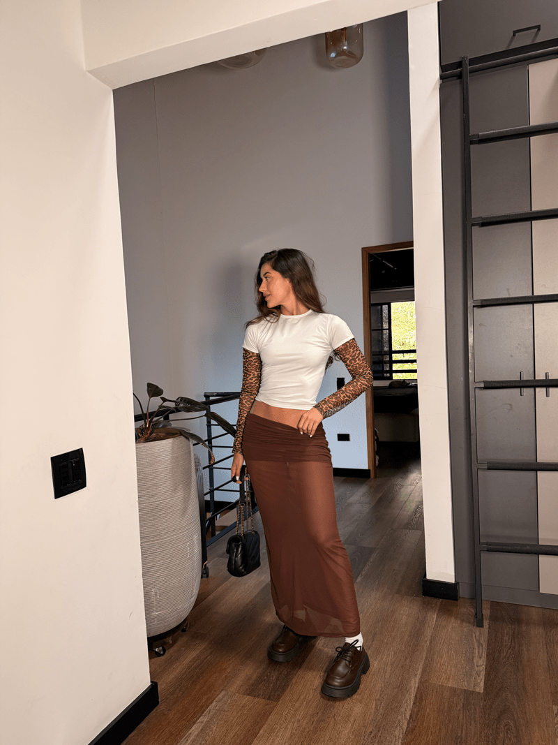 Camiseta  + Crop Top  + Falda